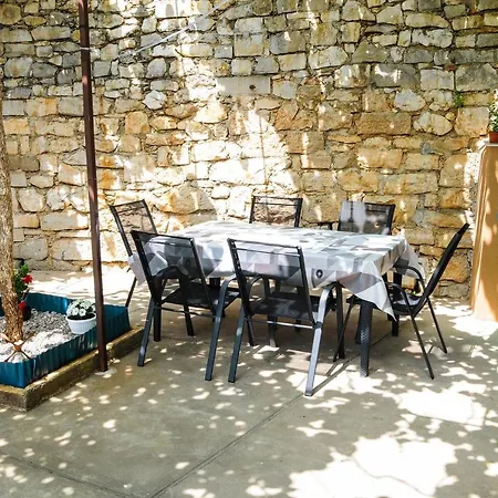 Gulliver In The Center, 10 Meters From The Sea With Private Parking In Natural Shade Рабац